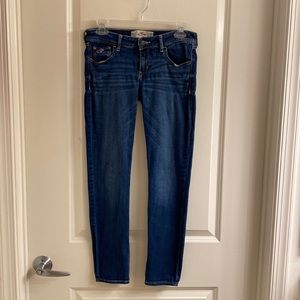 Women junior Hollister jeans, size:5S, in good condition.